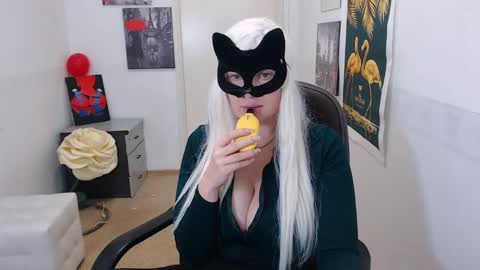 Snapshot of emily_york18 chatting on February 19, 4:22 pm Emily online show from February 19, 4:22 pm