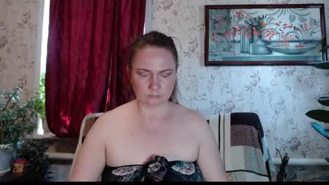 EmilyDoth online show from May 9, 6:29 am