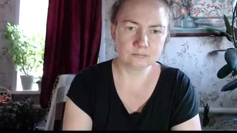 EmilyDoth online show from June 17, 8:17 am