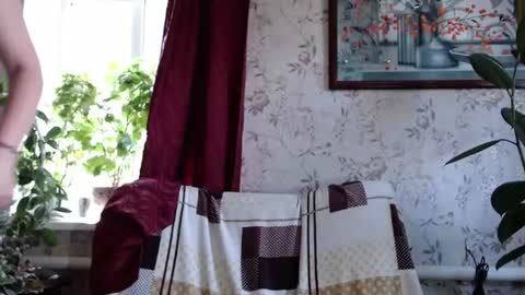 EmilyDoth online show from July 17, 4:52 am