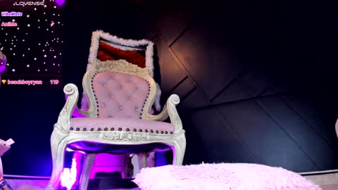 Emily online show from January 5, 4:48 pm