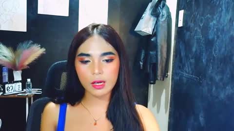 Snapshot of emilyhotasian chatting on April 10, 9:25 am emilyhotasian online show from April 10, 9:25 am