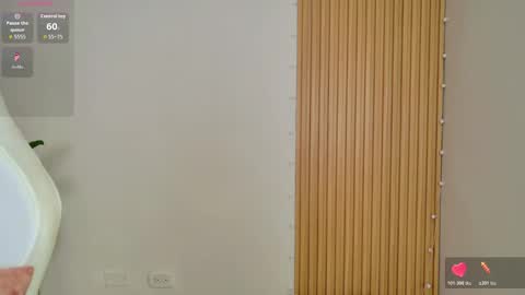 Snapshot of emilyrive chatting on November 10, 9:41 am Emily online show from November 10, 9:41 am