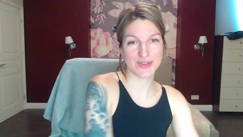 EmilyWalkers online show from January 22, 10:50 am