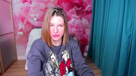 EmilyWalkers online show from February 3, 7:51 am