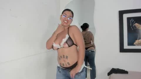 emilyy_cooperr online show from October 4, 1:31 pm