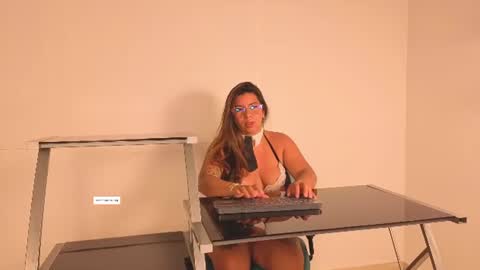 emilyy_cooperr online show from July 16, 12:11 pm