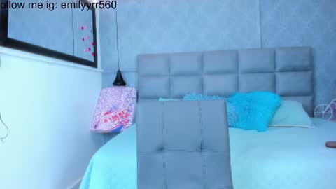 Snapshot of emilyy_r chatting on July 14, 7:19 pm emilyy_r online show from July 14, 7:19 pm