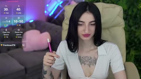 Snapshot of emilyymoon chatting on June 10, 5:39 am emilyymoon online show from June 10, 5:39 am