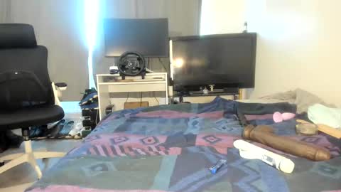 Snapshot of emliyjamesmjb chatting on February 17, 9:46 am emliyjamesmjb online show from February 17, 9:46 am