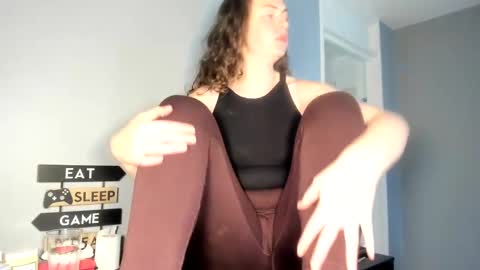 Snapshot of emliyjamesmjb chatting on March 10, 11:53 am emliyjamesmjb online show from March 10, 11:53 am