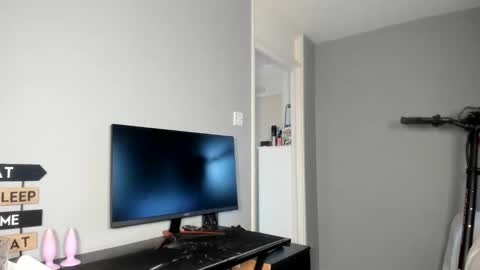 Snapshot of emliyjamesmjb chatting on March 12, 1:08 pm emliyjamesmjb online show from March 12, 1:08 pm