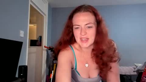 Snapshot of emliyjamesmjb chatting on September 17, 9:33 am emliyjamesmjb online show from September 17, 9:33 am