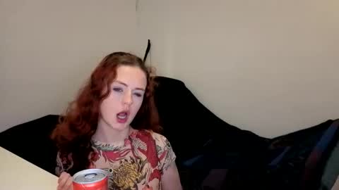 Snapshot of emliyjamesmjb chatting on December 17, 9:21 pm emliyjamesmjb online show from December 17, 9:21 pm