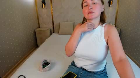 Snapshot of emm_quince chatting on June 25, 9:58 am Emm online show from June 25, 9:58 am