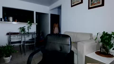 Snapshot of emma______1996 chatting on June 2, 6:15 am emma______1996 online show from June 2, 6:15 am