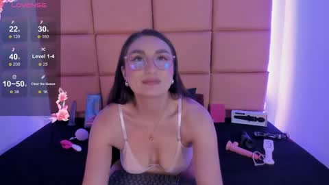 emma__js_ online show from April 17, 10:57 pm