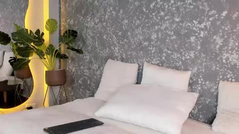 Emma online show from April 18, 7:58 pm