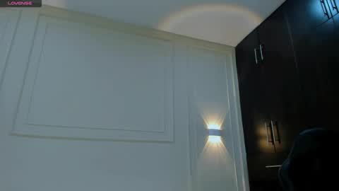 Snapshot of emma_and_aysha chatting on February 12, 9:32 pm emma_and_aysha online show from February 12, 9:32 pm