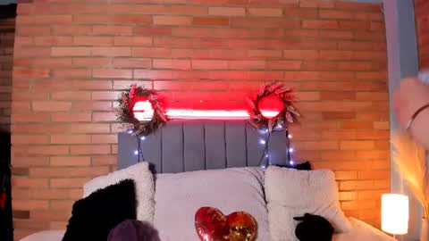 Snapshot of emma_belley chatting on July 10, 7:16 pm Hey Im EmmaHelp me reach 100 likes online show from July 10, 7:16 pm