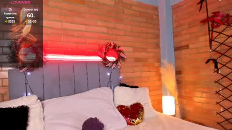 Snapshot of emma_belley chatting on July 16, 7:09 pm Hey Im EmmaHelp me reach 100 likes online show from July 16, 7:09 pm