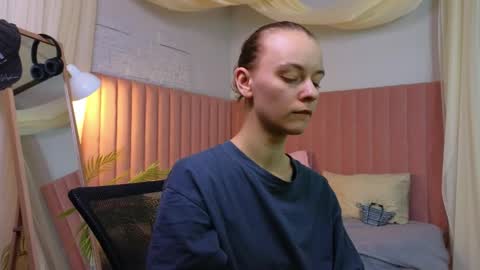 Snapshot of emma_chaser chatting on April 23, 1:29 am emma_chaser online show from April 23, 1:29 am