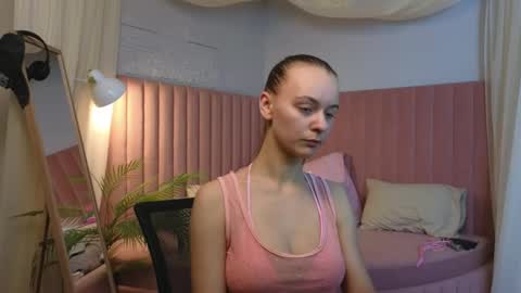 Snapshot of emma_chaser chatting on April 27, 1:25 am emma_chaser online show from April 27, 1:25 am