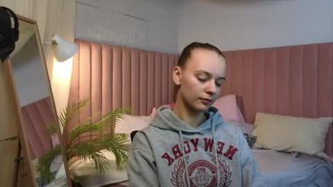 Snapshot of emma_chaser chatting on April 29, 1:43 am emma_chaser online show from April 29, 1:43 am