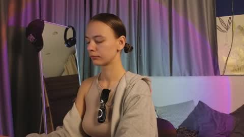 Snapshot of emma_chaser chatting on May 1, 1:43 am emma_chaser online show from May 1, 1:43 am