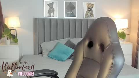 Emma online show from November 1, 8:33 pm