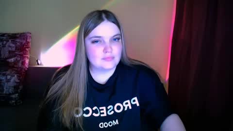 Snapshot of emma_dorn chatting on June 6, 6:45 pm Eva online show from June 6, 6:45 pm