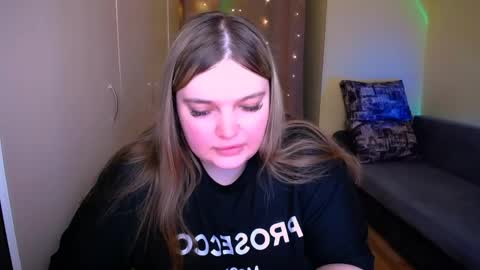 Snapshot of emma_dorn chatting on June 7, 10:30 am Eva online show from June 7, 10:30 am