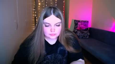 Snapshot of emma_dorn chatting on June 10, 7:02 pm Eva online show from June 10, 7:02 pm