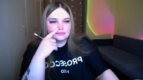 Snapshot of emma_dorn chatting on June 14, 9:55 am Eva online show from June 14, 9:55 am