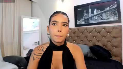 emma_hamilton_ online show from July 6, 2:03 pm