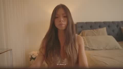 emma_lu1 online show from March 12, 4:13 pm