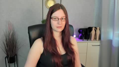 Snapshot of emma_lust94 chatting on June 19, 6:29 am emma online show from June 19, 6:29 am