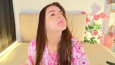 Snapshot of emma_naa chatting on July 25, 4:43 am Emma online show from July 25, 4:43 am