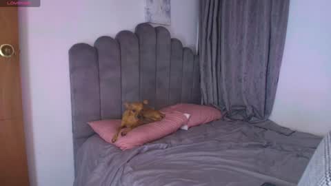 emma_saenz01 online show from July 27, 10:50 pm