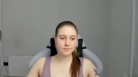 Snapshot of emma_sweettyy chatting on June 9, 12:06 pm Emma online show from June 9, 12:06 pm