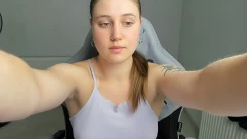 Snapshot of emma_sweettyy chatting on July 5, 12:01 pm Emma online show from July 5, 12:01 pm