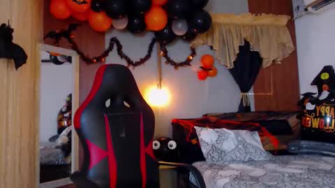 Snapshot of emma_willians_ chatting on October 20, 8:53 pm EMMA online show from October 20, 8:53 pm