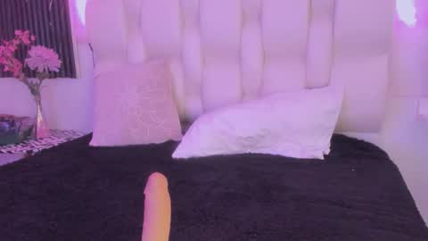 emmaa00_ online show from March 13, 5:41 pm