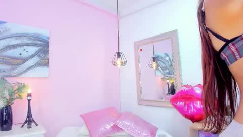 Emma  online show from February 5, 8:35 pm