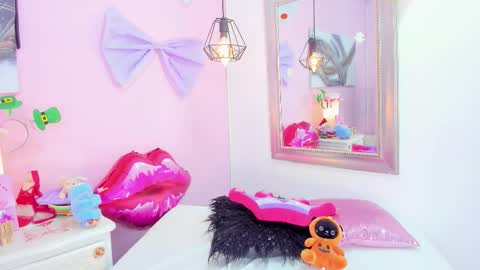 Emma  online show from March 15, 5:30 pm