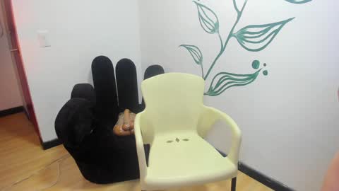 Snapshot of emmaaevans_ chatting on December 17, 3:28 pm Emma Evans online show from December 17, 3:28 pm