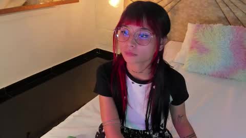           online show from March 25, 8:15 pm