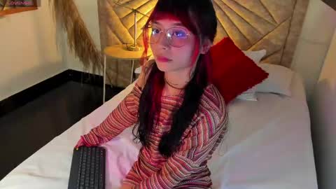           online show from April 11, 7:40 pm