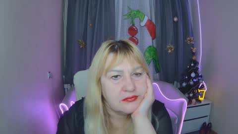 emmaellison924117 online show from December 17, 7:03 am