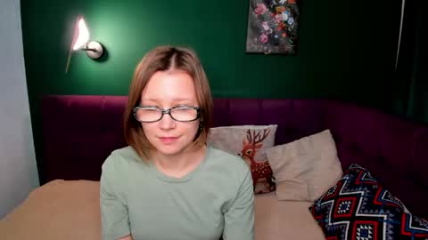 Emma 3 online show from April 16, 1:39 am